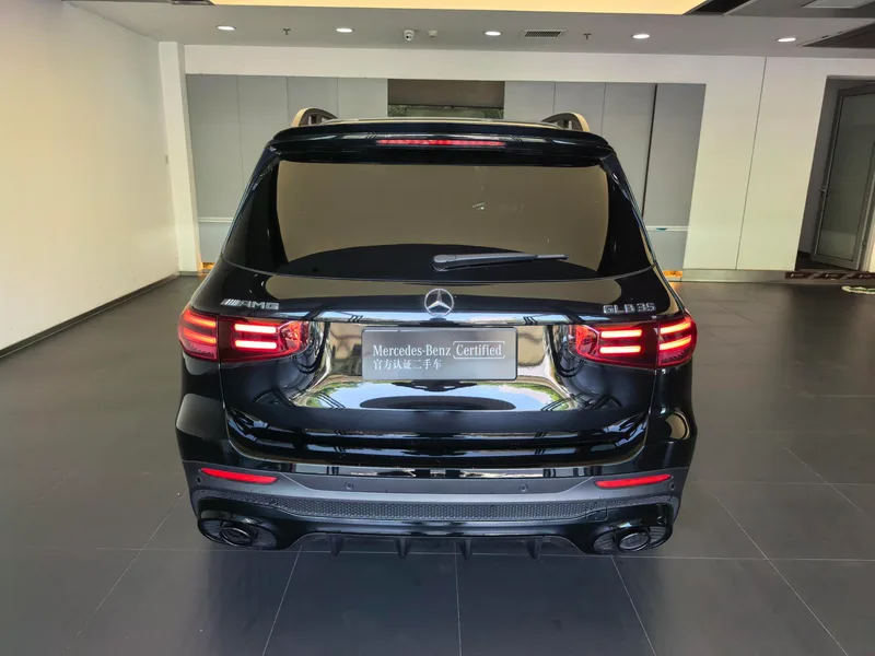 Mercedes-Benz GLB AMG 2024 AMG GLB 35 4MATIC interior photo 9