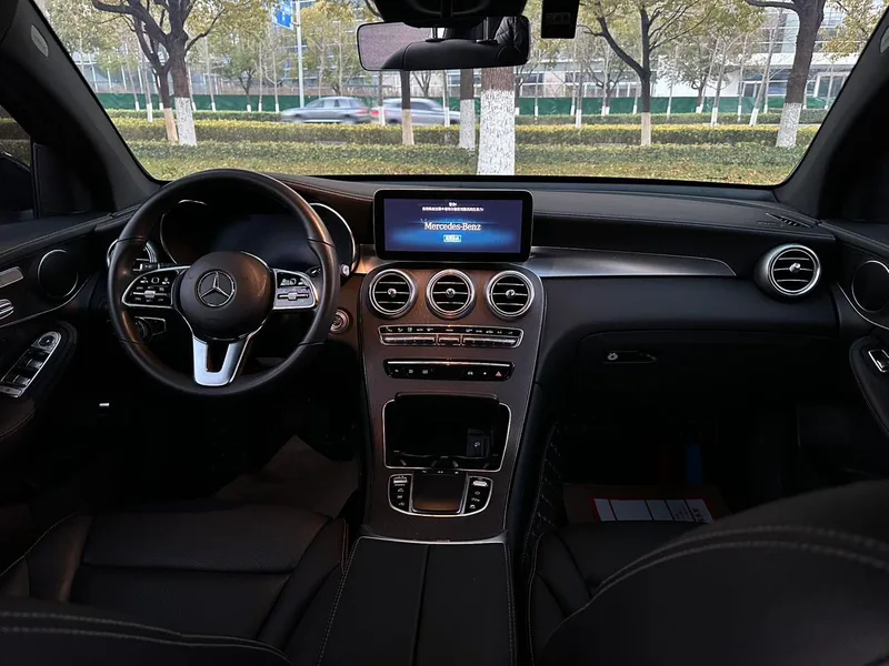 Mercedes-Benz GLC Coupe 2023 GLC 300 4MATIC coupe SUV interior photo 7 Mercedes-Benz GLC Coupe 2023 GLC 300 4MATIC coupe SUV interior photo 7