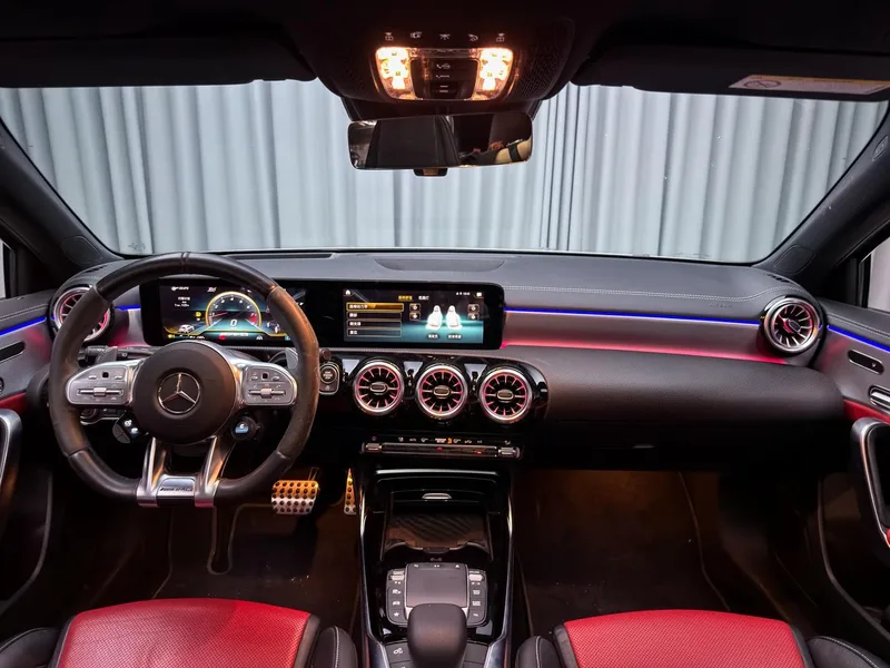 Mercedes-Benz Mercedes-AMG A-Class 2020 Модификация AMG A 45 4MATIC интерьер фото 10 Mercedes-Benz Mercedes-AMG A-Class 2020 Модификация AMG A 45 4MATIC интерьер фото 10