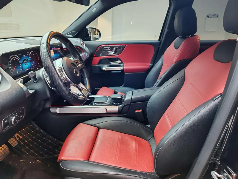 Mercedes-Benz GLB AMG 2021 AMG GLB 35 4MATIC interior photo 14