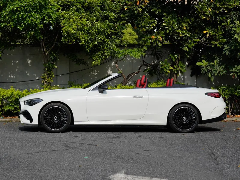 Mercedes-Benz CLE 2024 CLE 300 4MATIC Coupé convertible exterior foto 3 Mercedes-Benz CLE 2024 CLE 300 4MATIC Coupé convertible exterior foto 3