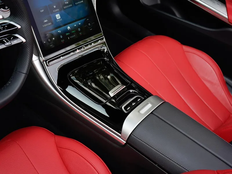 Mercedes-Benz CLE 2024 CLE 300 4MATIC Coupé convertible interior foto 19 Mercedes-Benz CLE 2024 CLE 300 4MATIC Coupé convertible interior foto 19