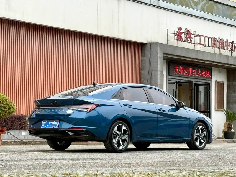 Hyundai Elantra 2021 1.5L CVT LUX Premium Edition exterior photo 5 Hyundai Elantra 2021 1.5L CVT LUX Premium Edition exterior photo 5