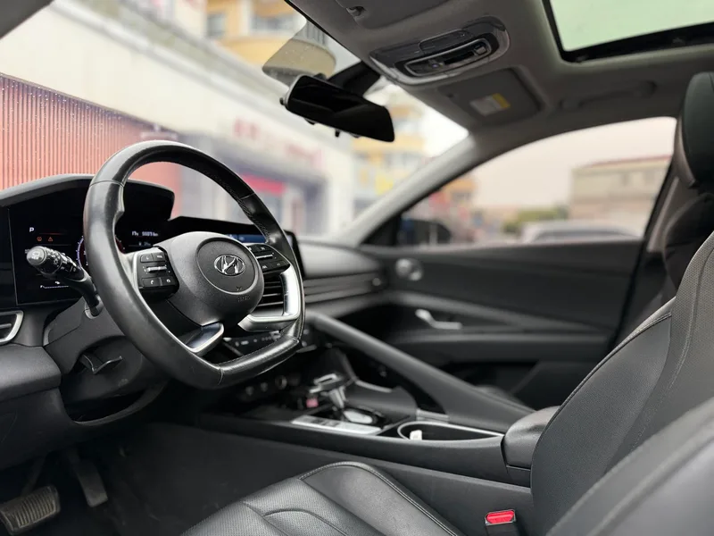 Hyundai Elantra 2021 1.5L CVT LUX Premium Edition interior photo 10 Hyundai Elantra 2021 1.5L CVT LUX Premium Edition interior photo 10