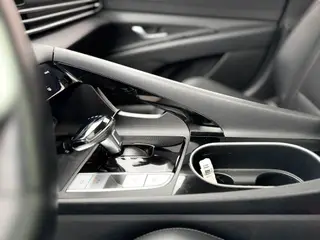 Hyundai Elantra 2021 1.5L CVT LUX Premium Edition interior photo 12 Hyundai Elantra 2021 1.5L CVT LUX Premium Edition interior photo 12