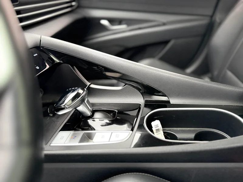 Hyundai Elantra 2021 1.5L CVT LUX Premium Edition interior photo 12 Hyundai Elantra 2021 1.5L CVT LUX Premium Edition interior photo 12
