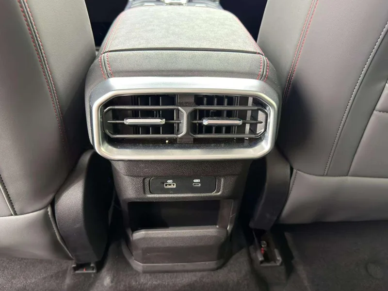 Jetour T2 2025 2.0TD XWD Conquérir intérieur photo 15 Jetour T2 2025 2.0TD XWD Conquérir intérieur photo 15