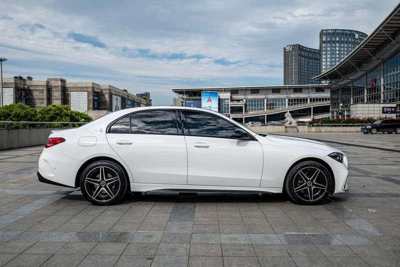 Mercedes-Benz C-Class 2024 C 260 L Хао Ночная спортивная версия интерьер фото 6 Mercedes-Benz C-Class 2024 C 260 L Хао Ночная спортивная версия интерьер фото 6