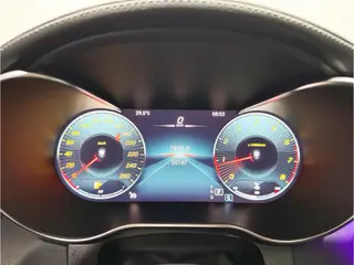 Mercedes-Benz GLC Coupe 2021 GLC 260 4MATIC Coupé SUV intérieur photo 10