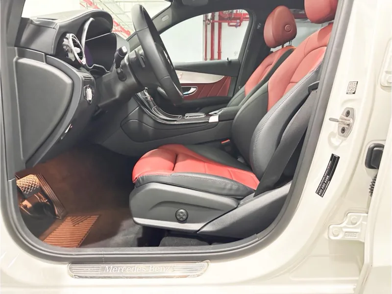 Mercedes-Benz GLC Coupe 2021 GLC 260 4MATIC Coupé SUV intérieur photo 12