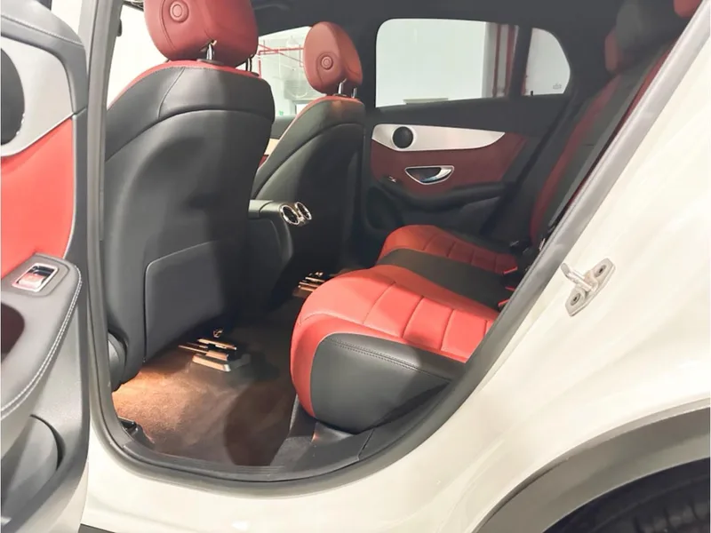 Mercedes-Benz GLC Coupe 2021 GLC 260 4MATIC Coupé SUV intérieur photo 13