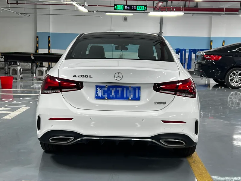 Mercedes-Benz A-Class 2021 A 200 L Sports Sedan Dynamic Edition exterior photo 4