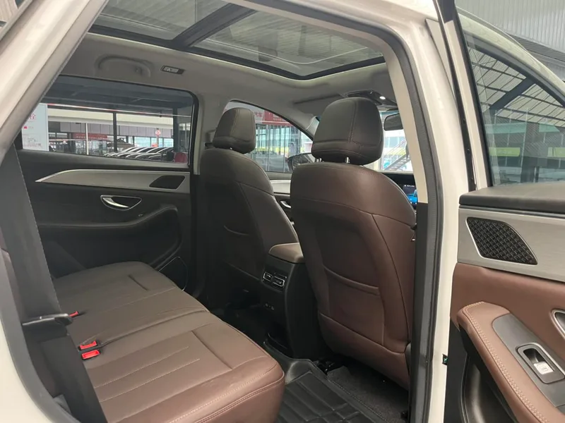 Jetour X90 PLUS 2023 1.6TD DCT Single-level floor interior photo 14 Jetour X90 PLUS 2023 1.6TD DCT Single-level floor interior photo 14