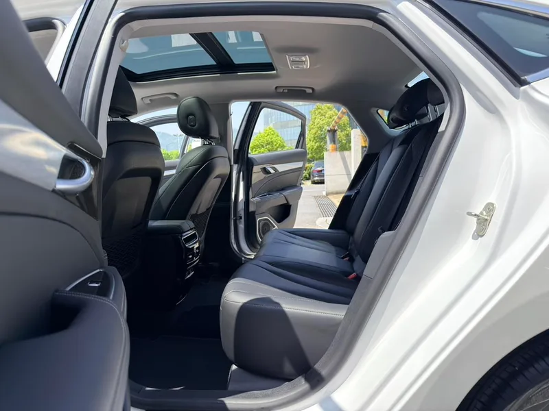 Geely Borui 2020 Модификация 1.8T Пилотная версия интерьер фото 9 Geely Borui 2020 Модификация 1.8T Пилотная версия интерьер фото 9