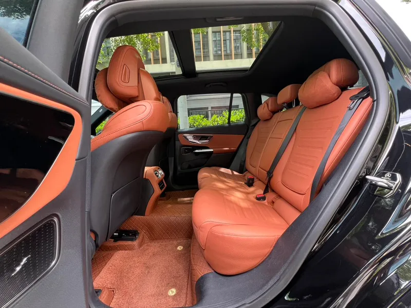 Mercedes-Benz GLC 2024 GLC 300 L 4MATIC Dynamic 5 seat interior photo 14 Mercedes-Benz GLC 2024 GLC 300 L 4MATIC Dynamic 5 seat interior photo 14