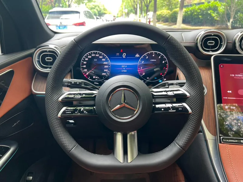 Mercedes-Benz GLC 2024 GLC 300 L 4MATIC Dynamic 5 seat interior photo 15 Mercedes-Benz GLC 2024 GLC 300 L 4MATIC Dynamic 5 seat interior photo 15