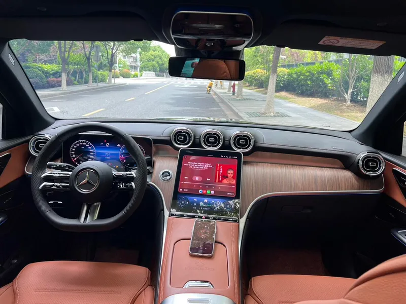 Mercedes-Benz GLC 2024 GLC 300 L 4MATIC Dynamic 5 seat interior photo 16 Mercedes-Benz GLC 2024 GLC 300 L 4MATIC Dynamic 5 seat interior photo 16