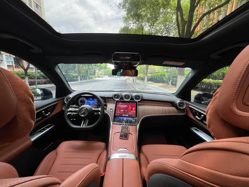 Mercedes-Benz GLC 2024 GLC 300 L 4MATIC Dynamic 5 seat interior photo 17 Mercedes-Benz GLC 2024 GLC 300 L 4MATIC Dynamic 5 seat interior photo 17
