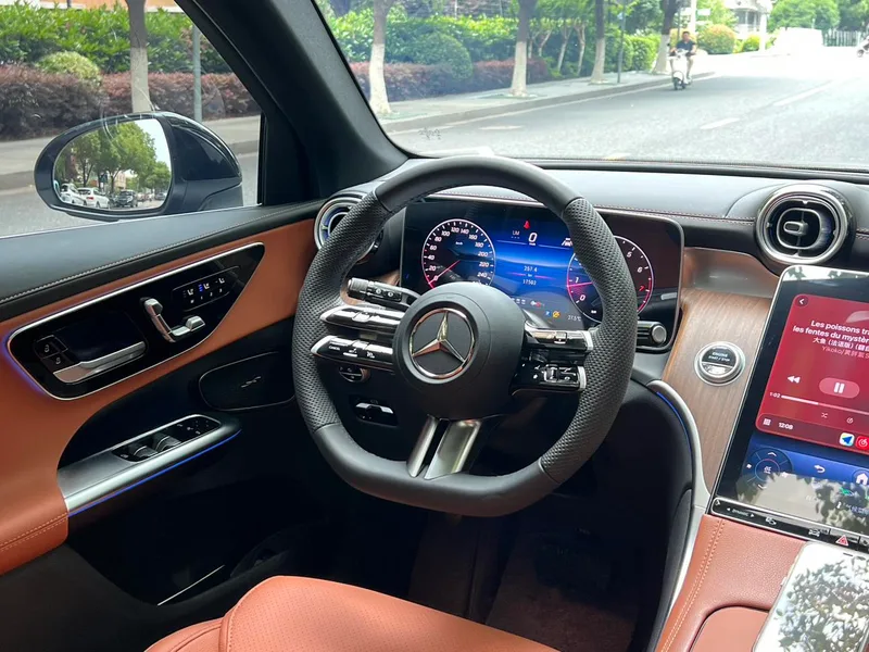 Mercedes-Benz GLC 2024 GLC 300 L 4MATIC Dynamic 5 seat interior photo 18 Mercedes-Benz GLC 2024 GLC 300 L 4MATIC Dynamic 5 seat interior photo 18