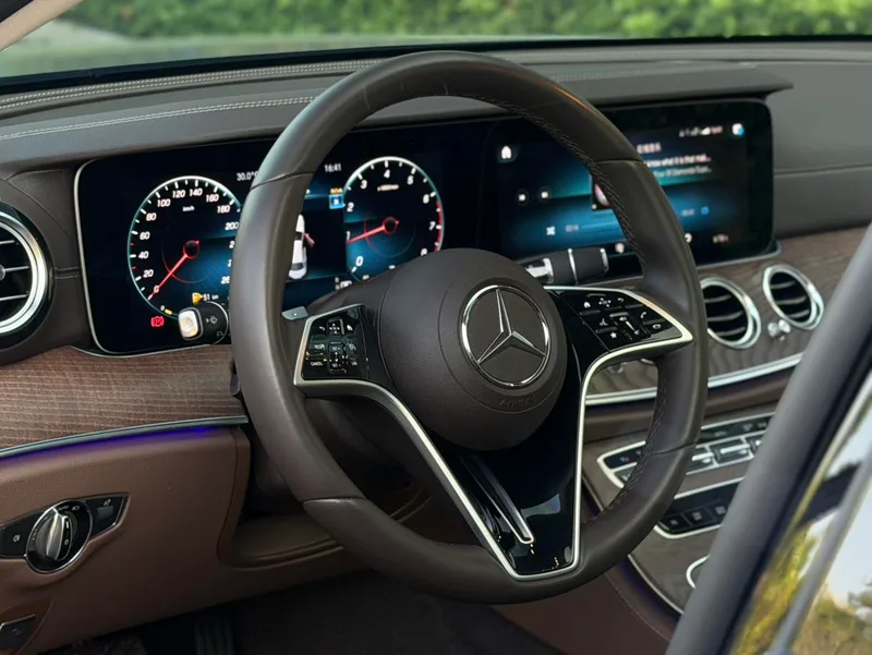 Mercedes-Benz E-Class 2023 Модификация E 300 L Люксовый Седан интерьер фото 15