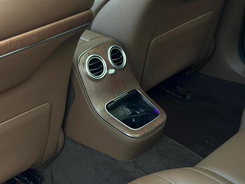 Mercedes-Benz E-Class 2023 Модификация E 300 L Люксовый Седан интерьер фото 17
