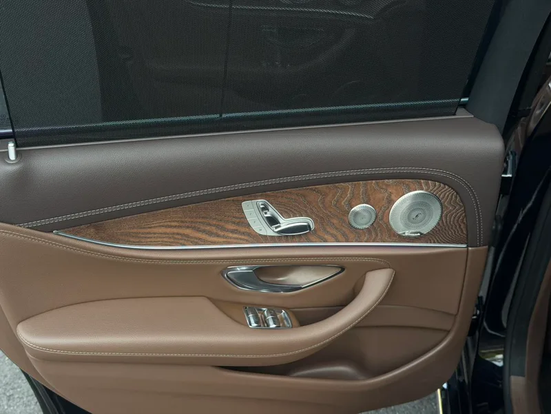 Mercedes-Benz E-Class 2023 Модификация E 300 L Люксовый Седан интерьер фото 18