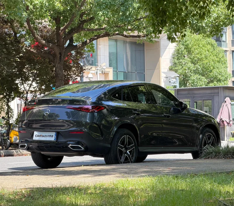 Mercedes-Benz GLC Coupe 2024 GLC 260 4MATIC coupe SUV exterior photo 5 Mercedes-Benz GLC Coupe 2024 GLC 260 4MATIC coupe SUV exterior photo 5