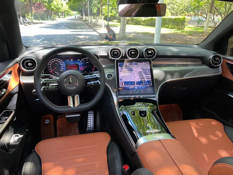 Mercedes-Benz GLC Coupe 2024 GLC 260 4MATIC coupe SUV interior photo 15 Mercedes-Benz GLC Coupe 2024 GLC 260 4MATIC coupe SUV interior photo 15