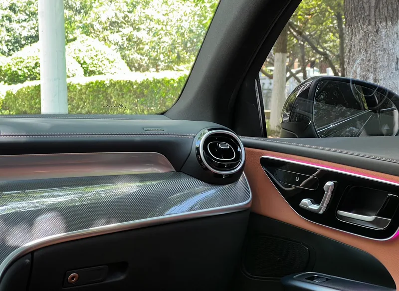 Mercedes-Benz GLC Coupe 2024 GLC 260 4MATIC coupe SUV interior photo 18 Mercedes-Benz GLC Coupe 2024 GLC 260 4MATIC coupe SUV interior photo 18