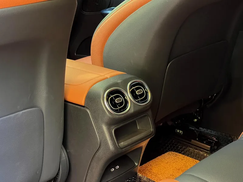 Mercedes-Benz GLC Coupe 2024 GLC 260 4MATIC coupe SUV interior photo 19 Mercedes-Benz GLC Coupe 2024 GLC 260 4MATIC coupe SUV interior photo 19