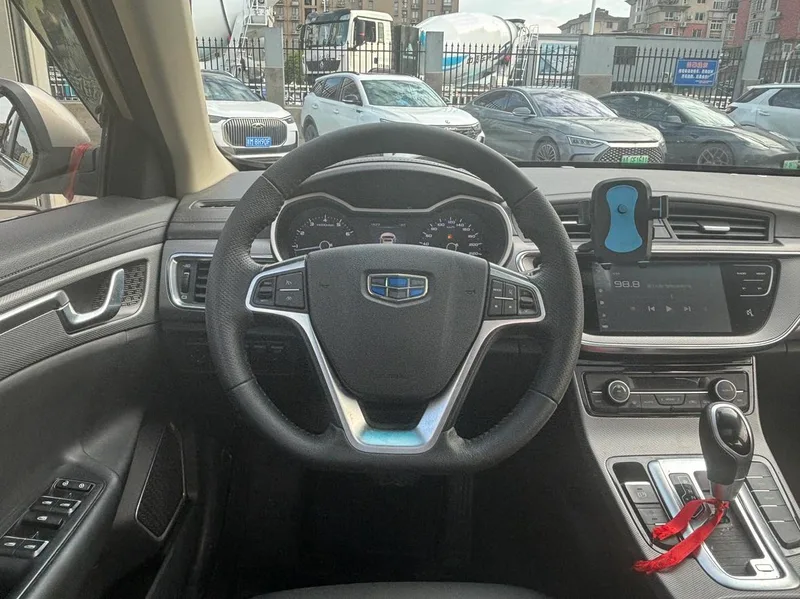 Geely Emgrand GL 2018 1.4T Tipo de conexión inteligente premium automática interior foto 9 Geely Emgrand GL 2018 1.4T Tipo de conexión inteligente premium automática interior foto 9