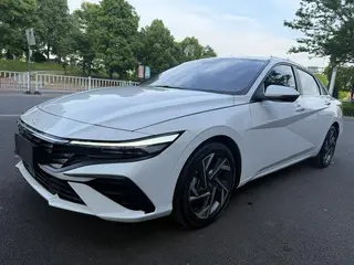 Hyundai Elantra 2023 1.5L CVT LUX Премиум-версия