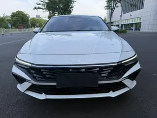 Hyundai Elantra 2023 1.5L CVT LUX Premium Edition exterior photo 2