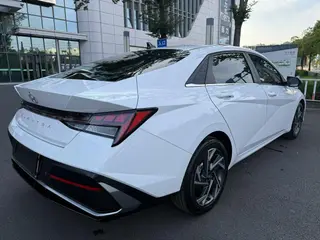 Hyundai Elantra 2023 1.5L CVT LUX Premium Edition interior photo 7