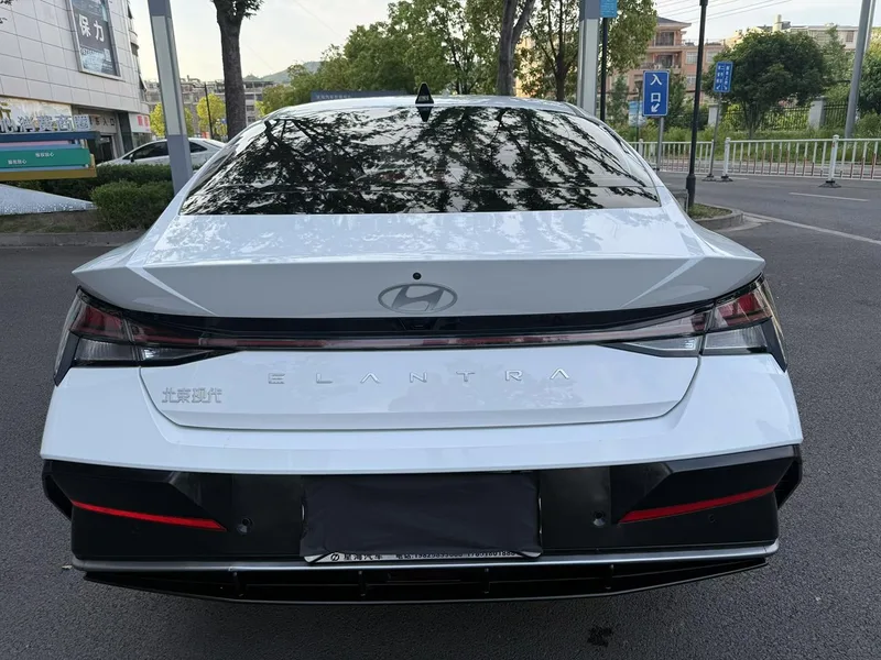 Hyundai Elantra 2023 1.5L CVT LUX Premium Edition interior photo 8