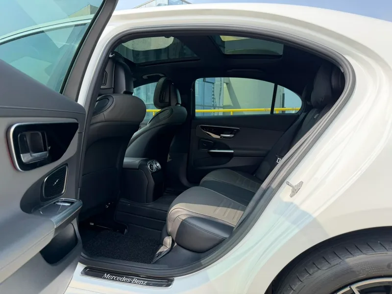 Mercedes-Benz C-Class 2022 C 260 L Sports version interior photo 6 Mercedes-Benz C-Class 2022 C 260 L Sports version interior photo 6