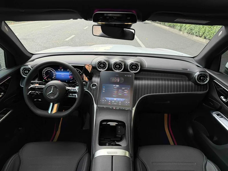 Mercedes-Benz GLC 2024 GLC 300 L 4MATIC Dynamic 5 seat interior photo 11