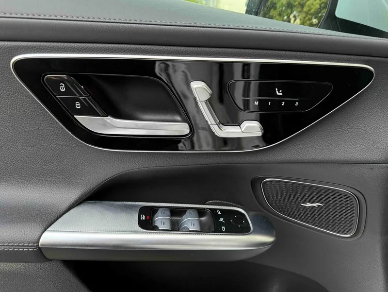 Mercedes-Benz GLC 2024 GLC 300 L 4MATIC Dynamic 5 seat interior photo 20