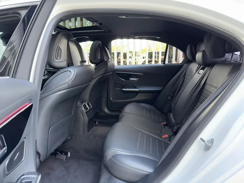 Mercedes-Benz C-Class 2022 C 200 L Sports version interior photo 11 Mercedes-Benz C-Class 2022 C 200 L Sports version interior photo 11