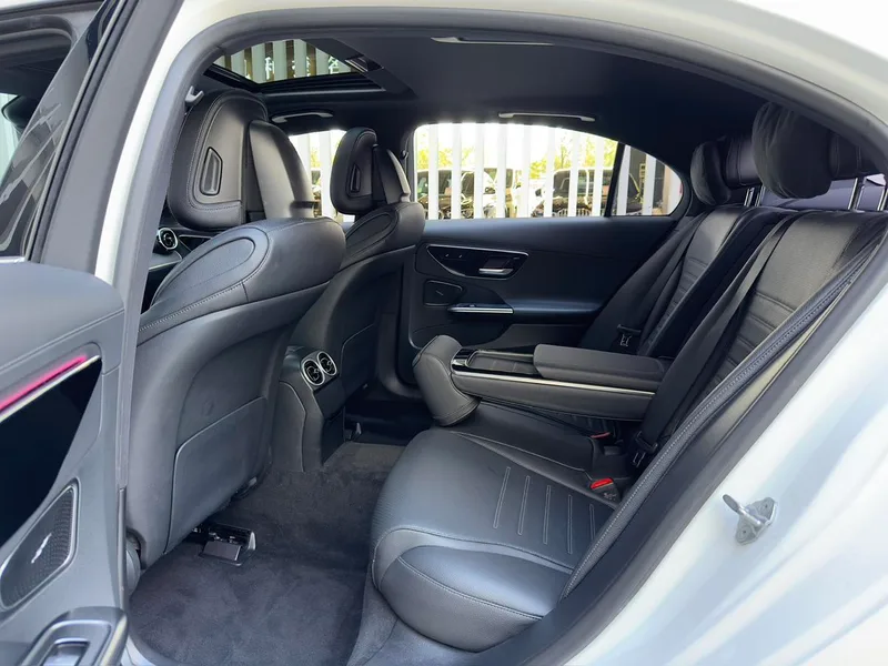 Mercedes-Benz C-Class 2022 C 200 L Sports version interior photo 13 Mercedes-Benz C-Class 2022 C 200 L Sports version interior photo 13