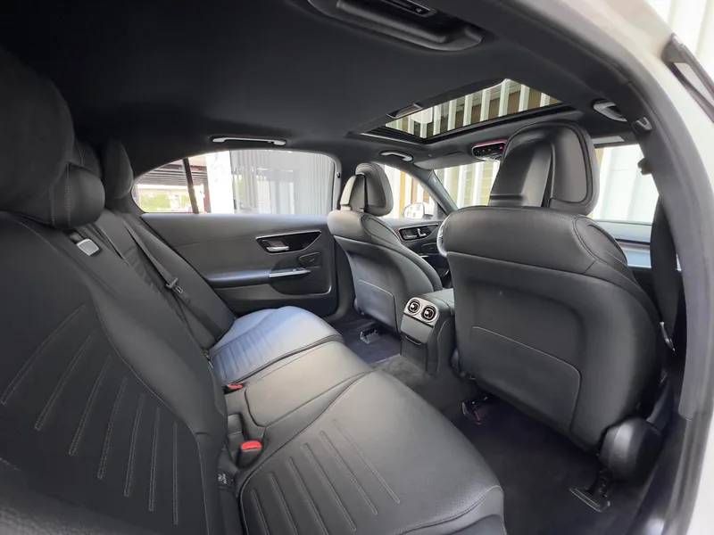 Mercedes-Benz C-Class 2022 C 200 L Sports version interior photo 17 Mercedes-Benz C-Class 2022 C 200 L Sports version interior photo 17