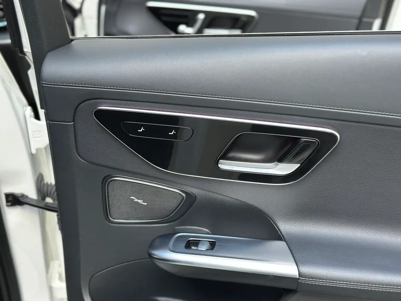 Mercedes-Benz C-Class 2022 C 200 L Sports version interior photo 19 Mercedes-Benz C-Class 2022 C 200 L Sports version interior photo 19