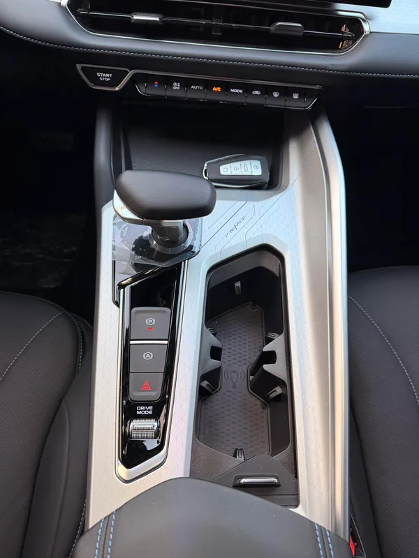 Geely Preface 2025 1.5T Oriental Yao Kunlun Edition exterior photo 9 Geely Preface 2025 1.5T Oriental Yao Kunlun Edition exterior photo 9