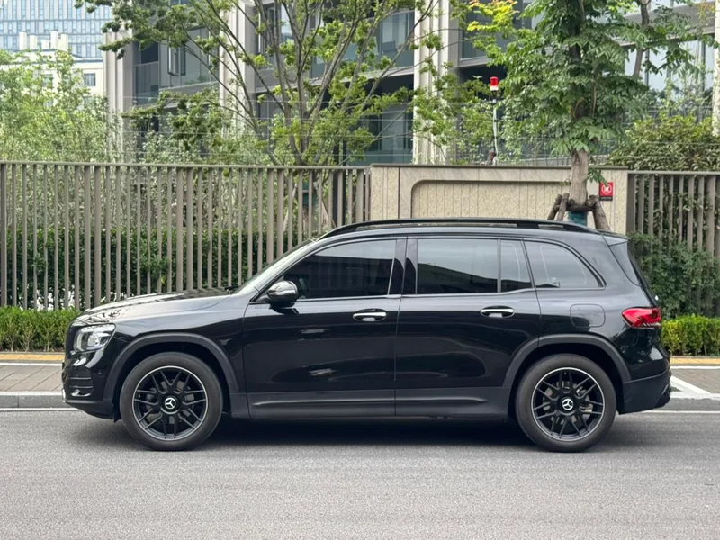 Mercedes-Benz GLB 2021 GLB 200 Estilo de moda exterior foto 3 Mercedes-Benz GLB 2021 GLB 200 Estilo de moda exterior foto 3