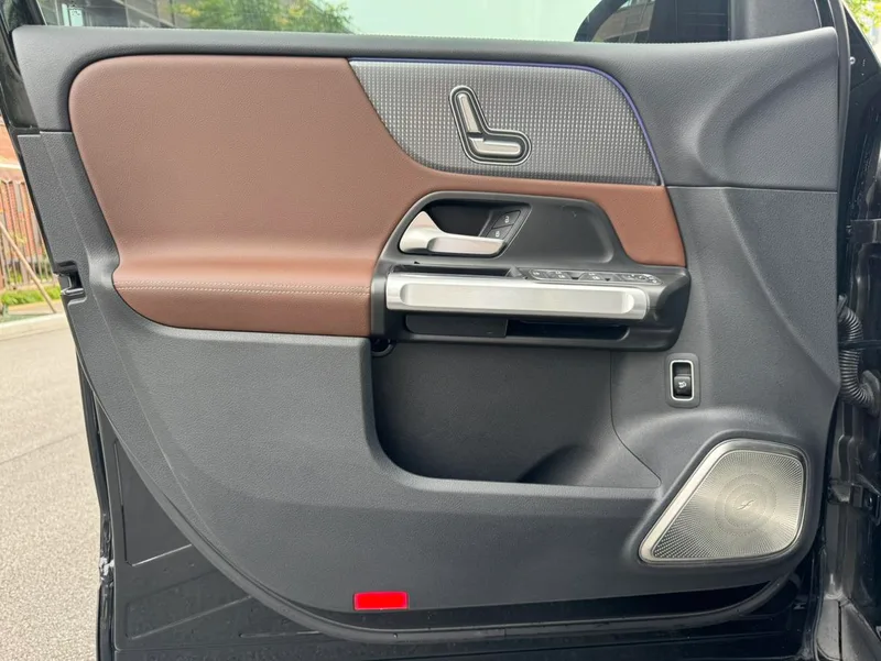 Mercedes-Benz GLB 2021 GLB 200 Estilo de moda exterior foto 8 Mercedes-Benz GLB 2021 GLB 200 Estilo de moda exterior foto 8