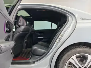 Mercedes-Benz C-Class 2022 C 200 L Sports version interior photo 12 Mercedes-Benz C-Class 2022 C 200 L Sports version interior photo 12