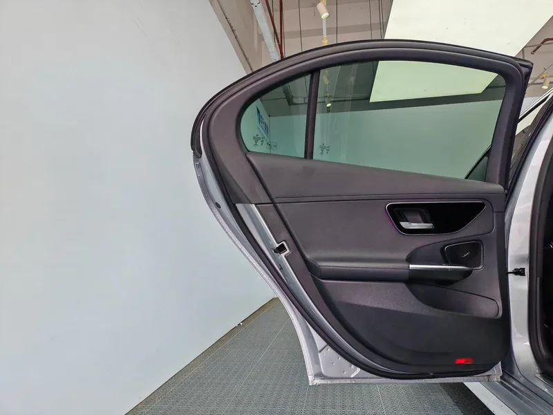 Mercedes-Benz C-Class 2022 C 200 L Sports version interior photo 14 Mercedes-Benz C-Class 2022 C 200 L Sports version interior photo 14
