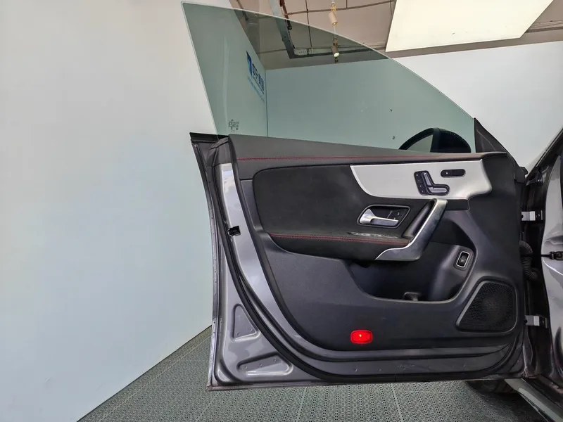 Mercedes-Benz CLA 2024 CLA 220 Four-door coupe interior photo 13 Mercedes-Benz CLA 2024 CLA 220 Four-door coupe interior photo 13