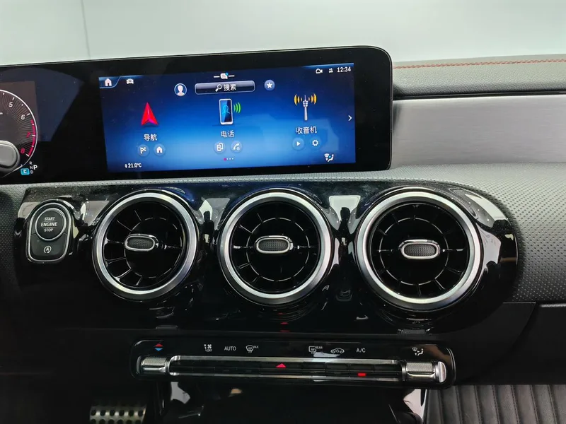 Mercedes-Benz CLA 2024 CLA 220 Four-door coupe interior photo 16 Mercedes-Benz CLA 2024 CLA 220 Four-door coupe interior photo 16