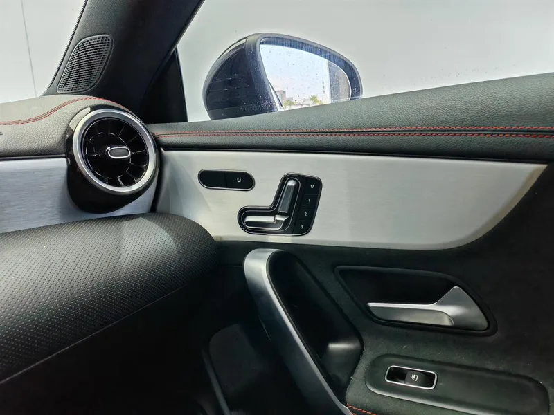 Mercedes-Benz CLA 2024 CLA 220 Four-door coupe interior photo 17 Mercedes-Benz CLA 2024 CLA 220 Four-door coupe interior photo 17